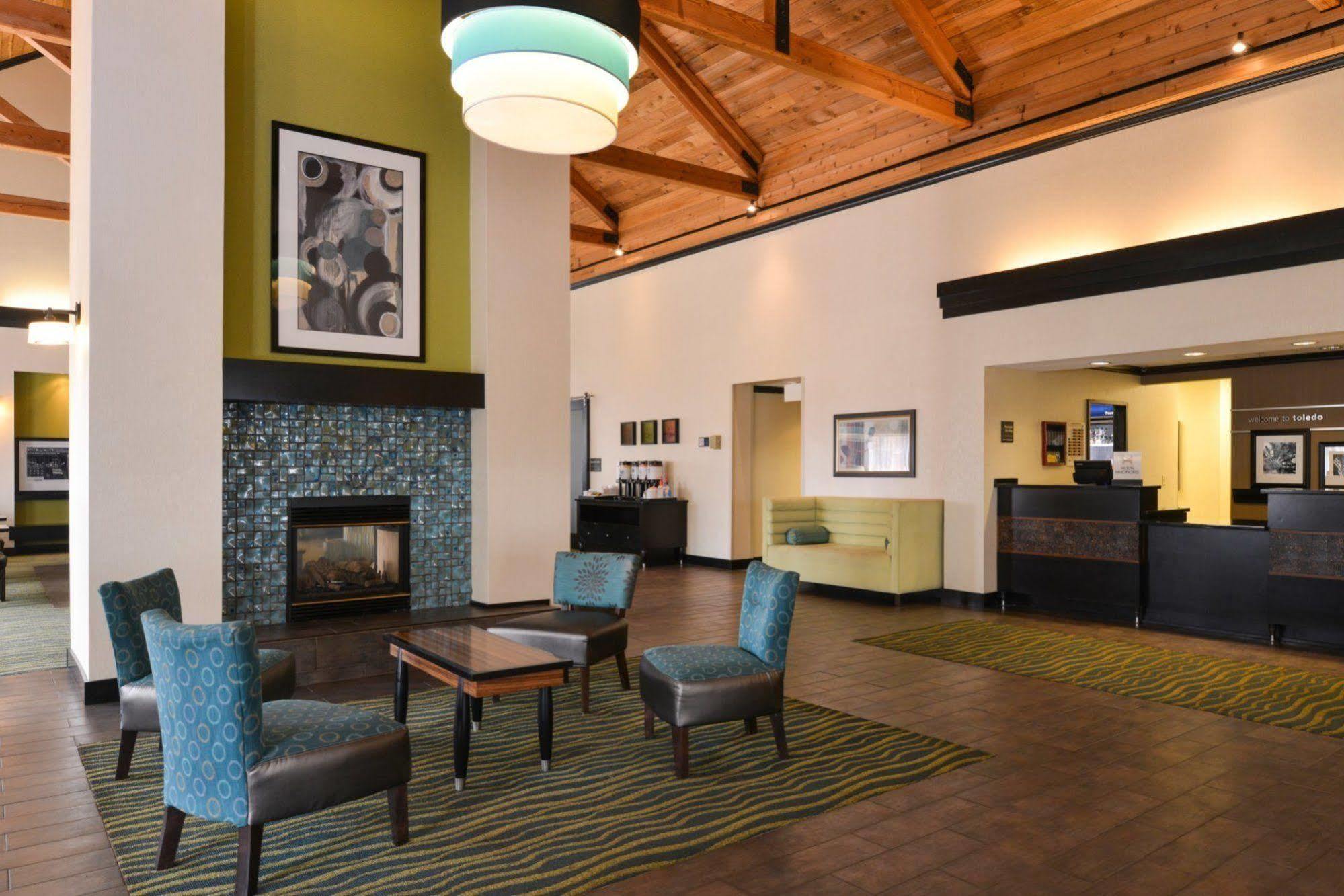 Comfort Inn & Suites Toledo Exteriör bild